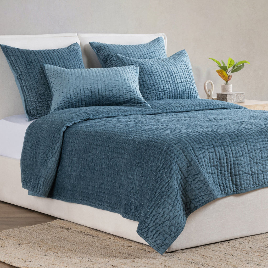 Bari - Velvet Quilt Set