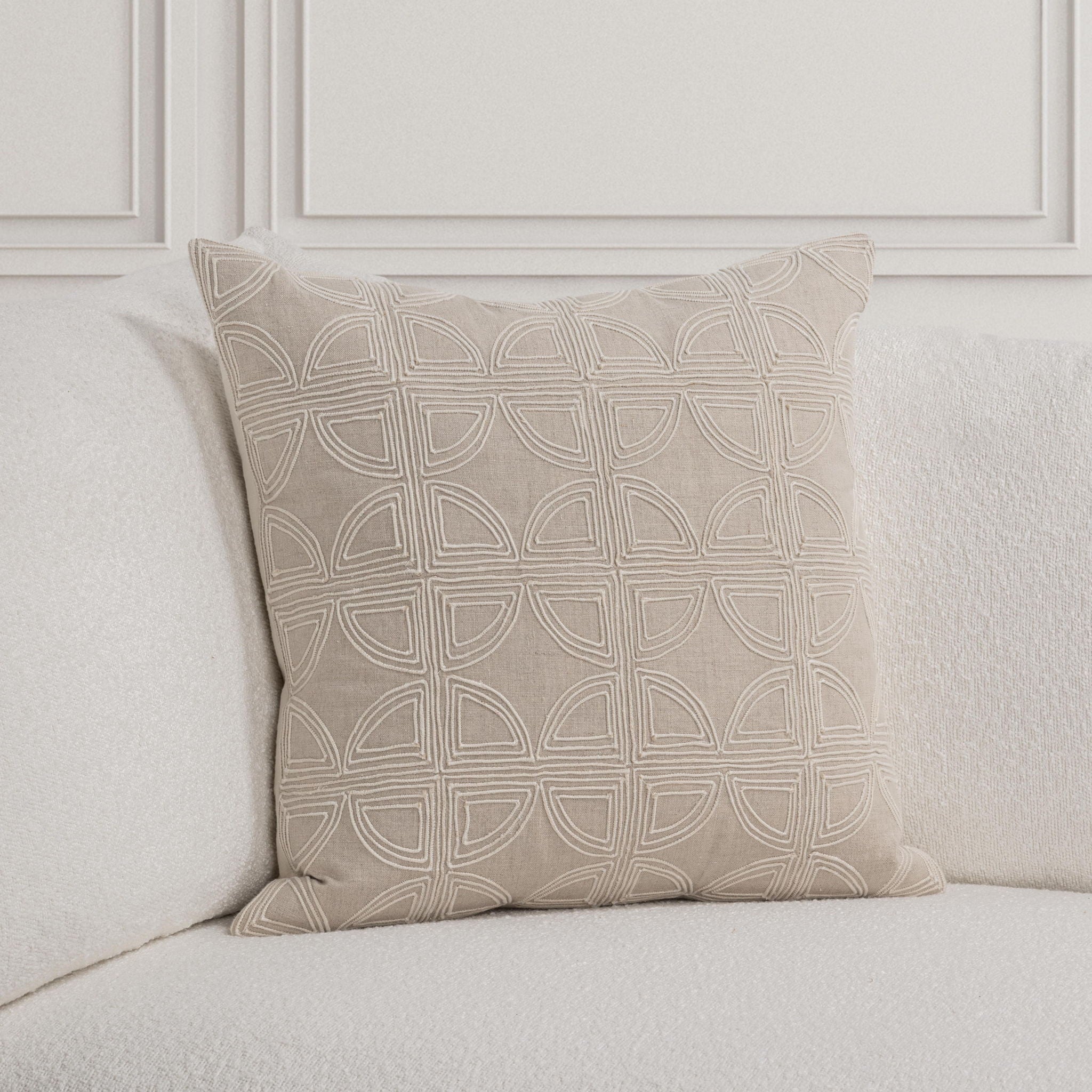 Elea - 22" x 22" Pillow