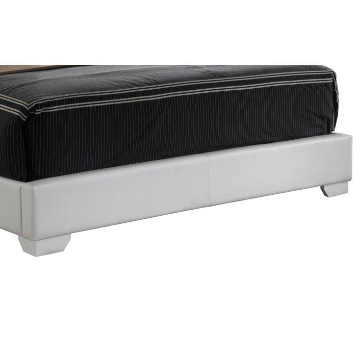 Elegant Platform Bed For Relaxed Spaces