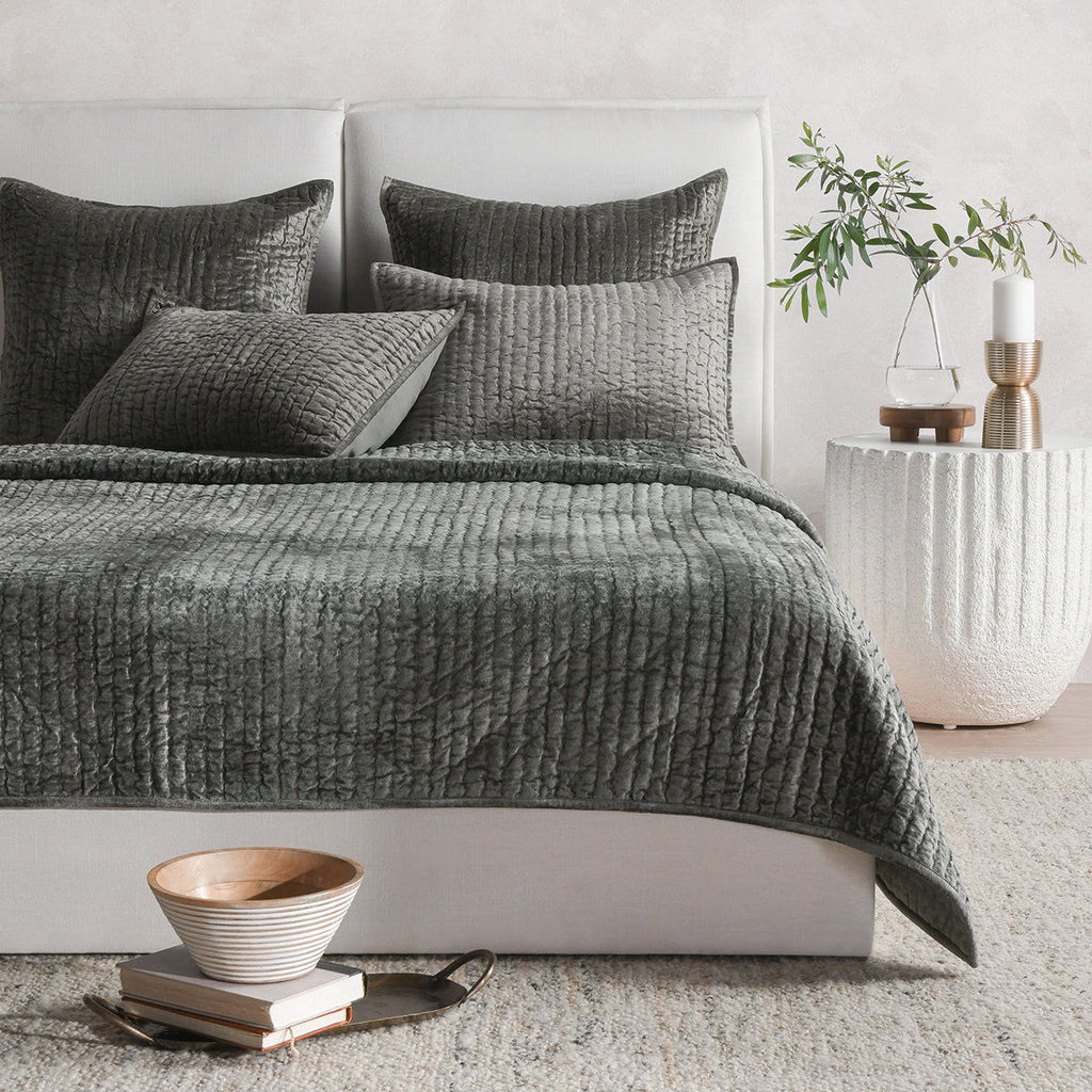 Bari - Velvet Quilt Set