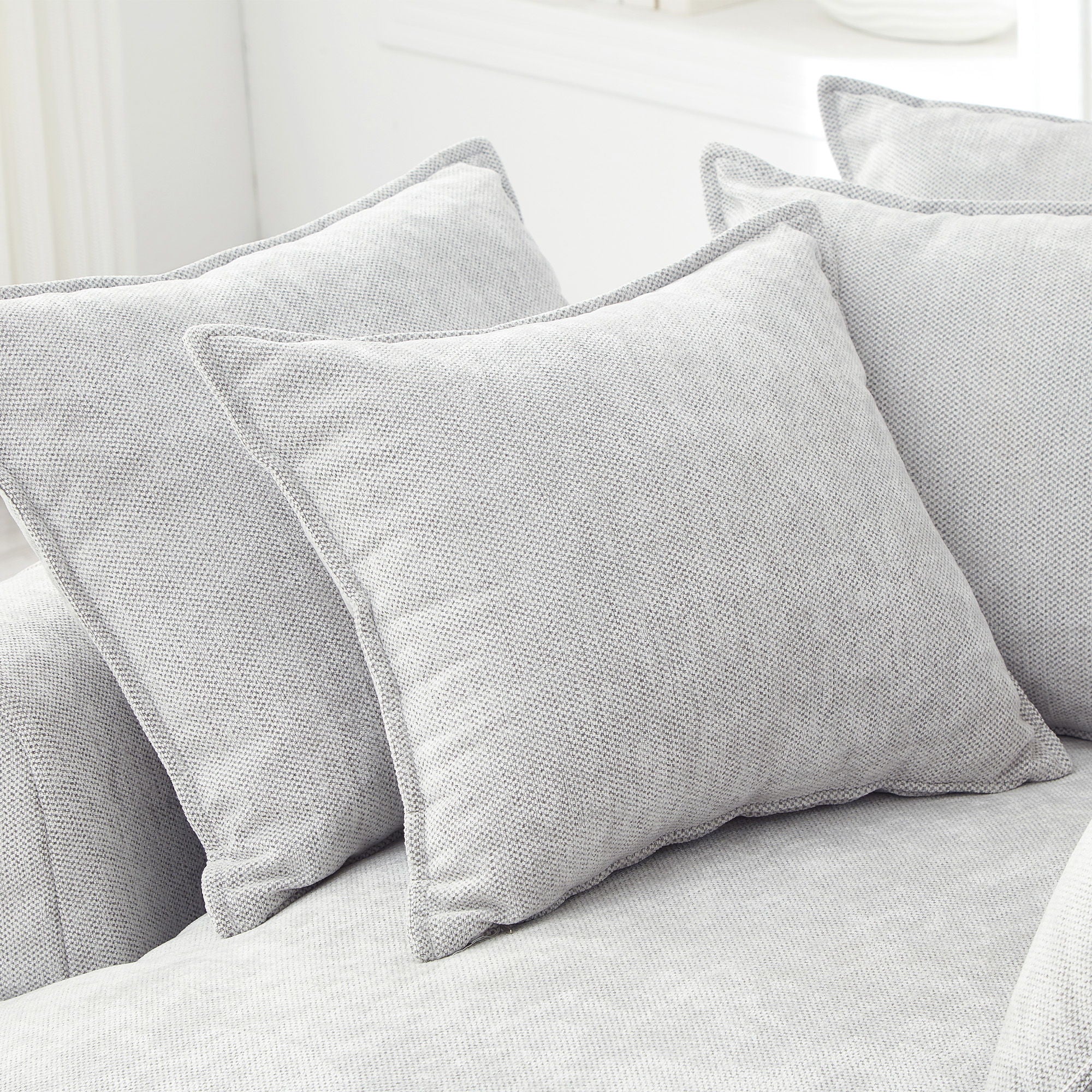 Modern Round Chaise Sofa With 8 Throw Pillows