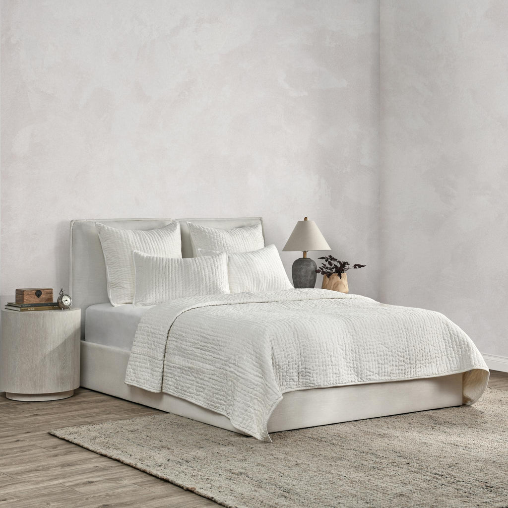 Bari - Velvet Quilt Set