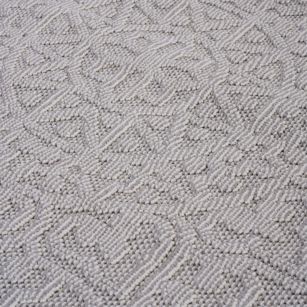 Guros - 6' X 9' Medallion Indoor / Outdoor Area Rug - White / Ivory
