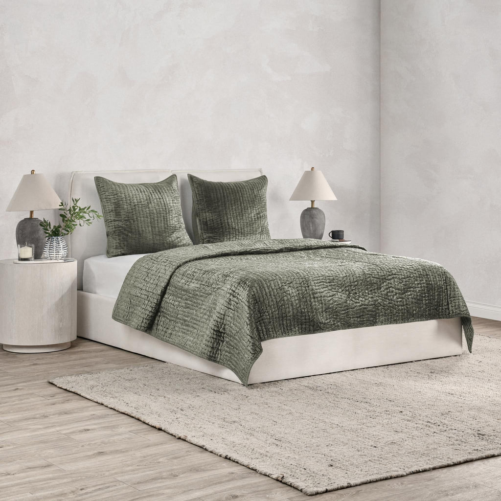 Bari - Velvet Quilt Set