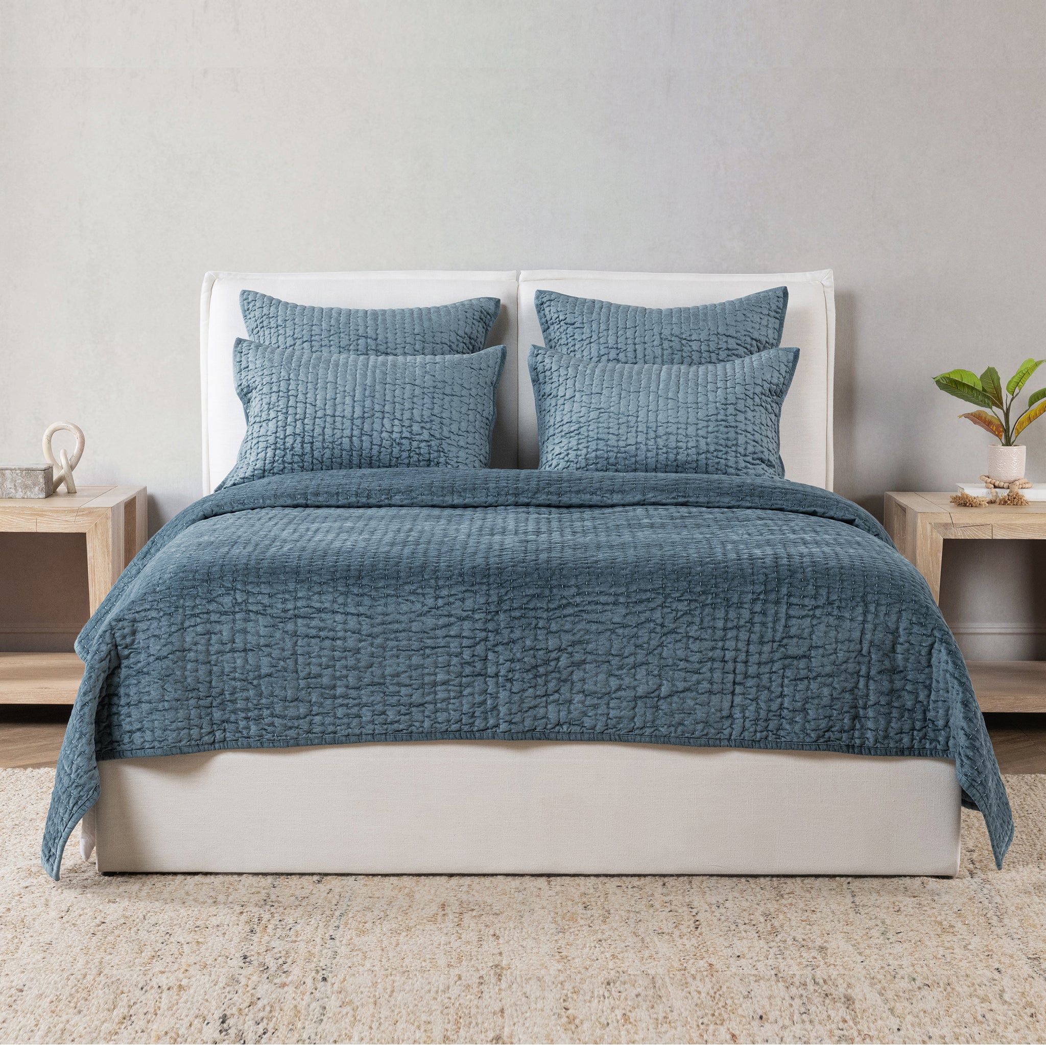 Bari - Velvet Quilt Set