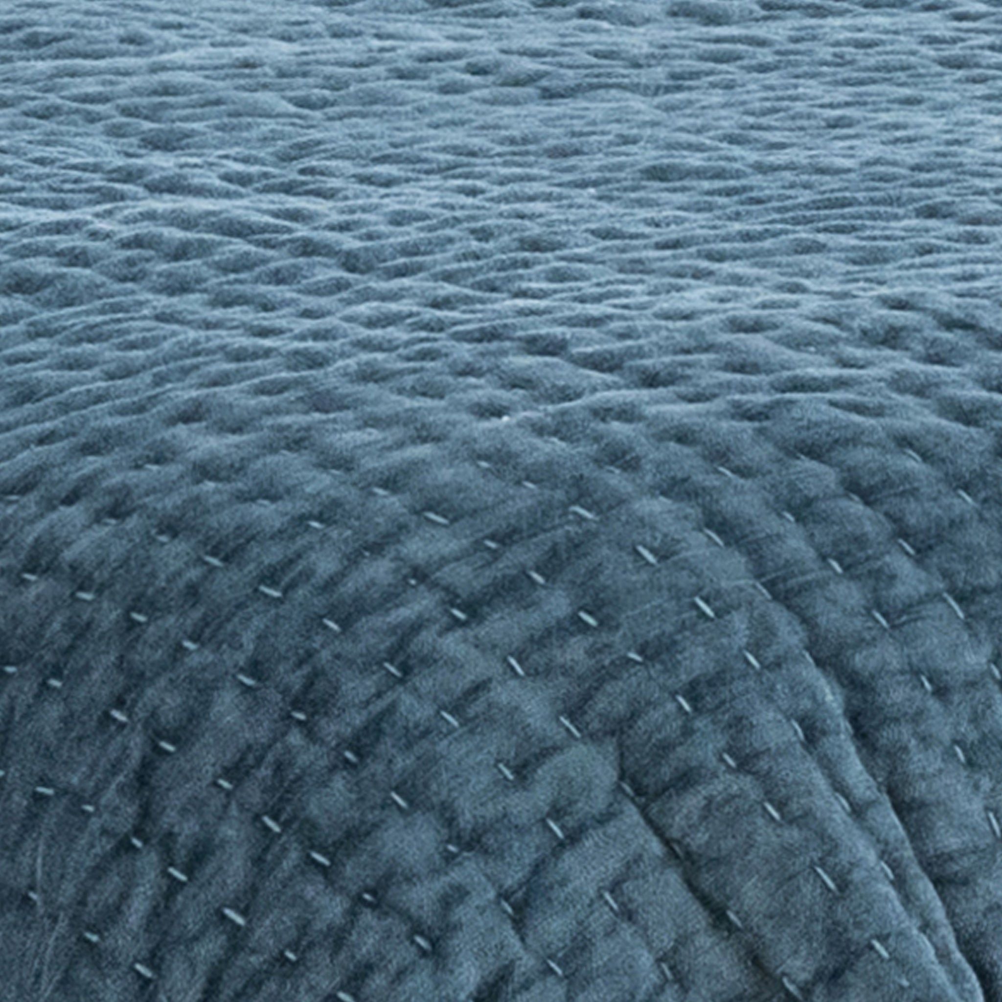 Bari - Velvet Quilt Set