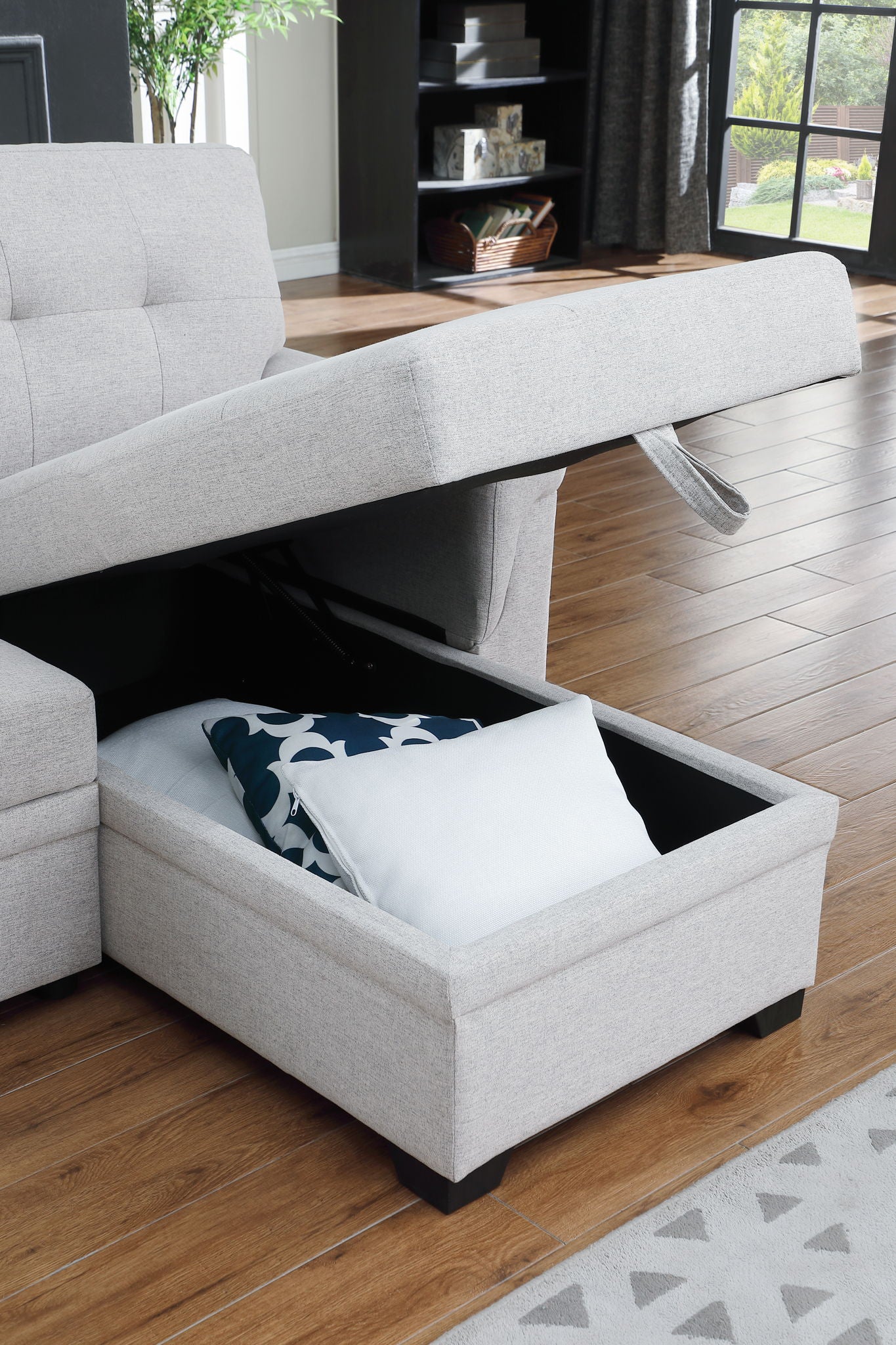 Hunter - Reversible Sleeper Sectional Sofa With Storage Chaise