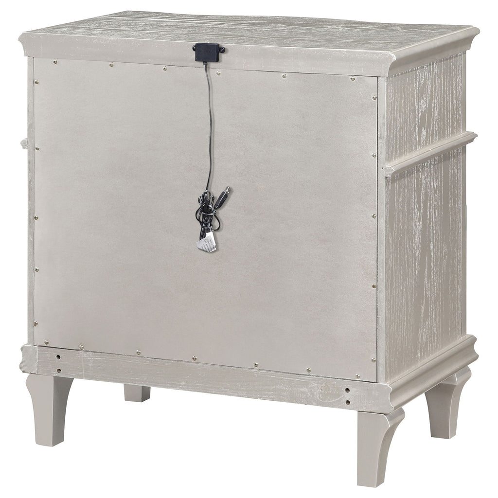 Evangeline - 3 Drawer Nightstand - Oak