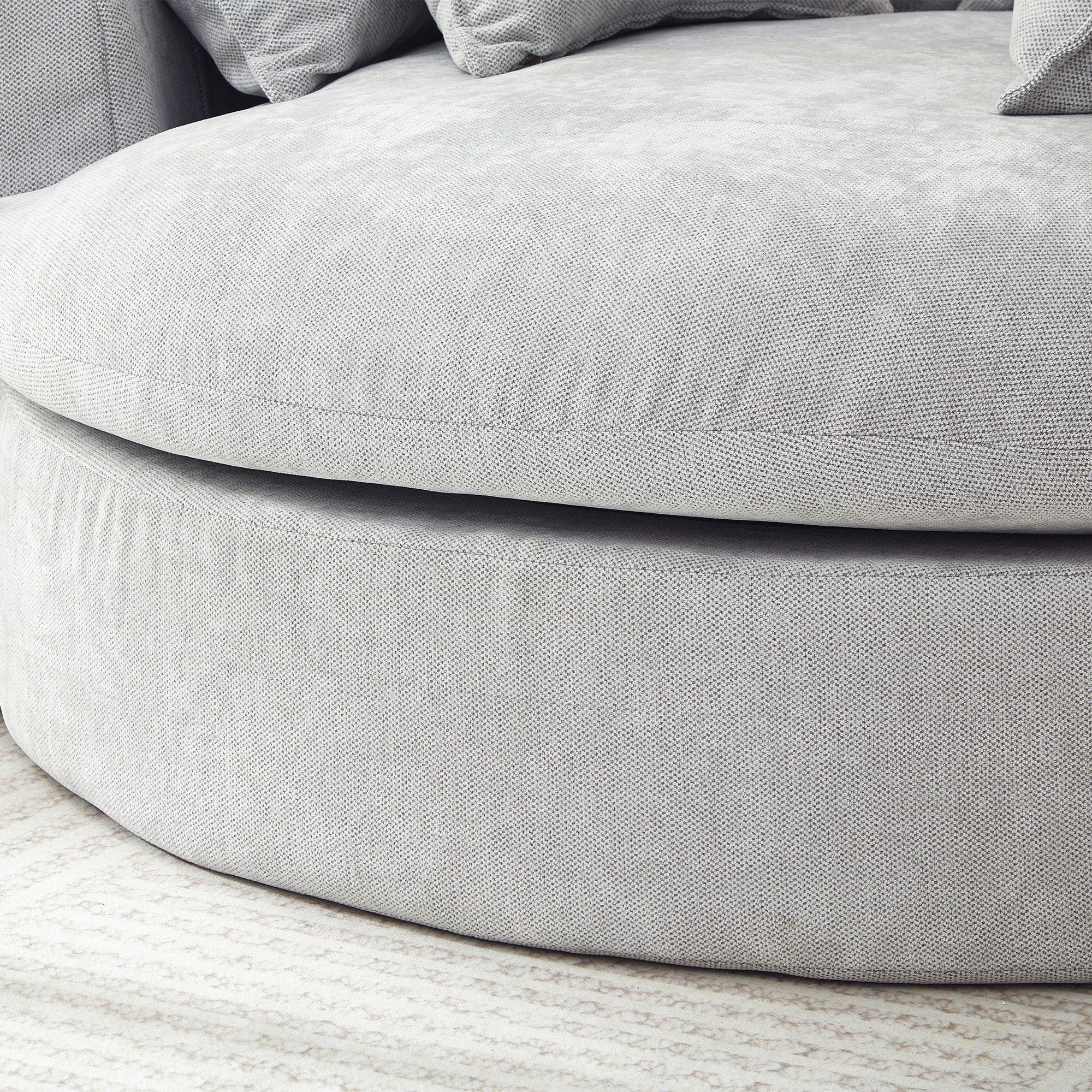 Modern Round Chaise Sofa With 8 Throw Pillows
