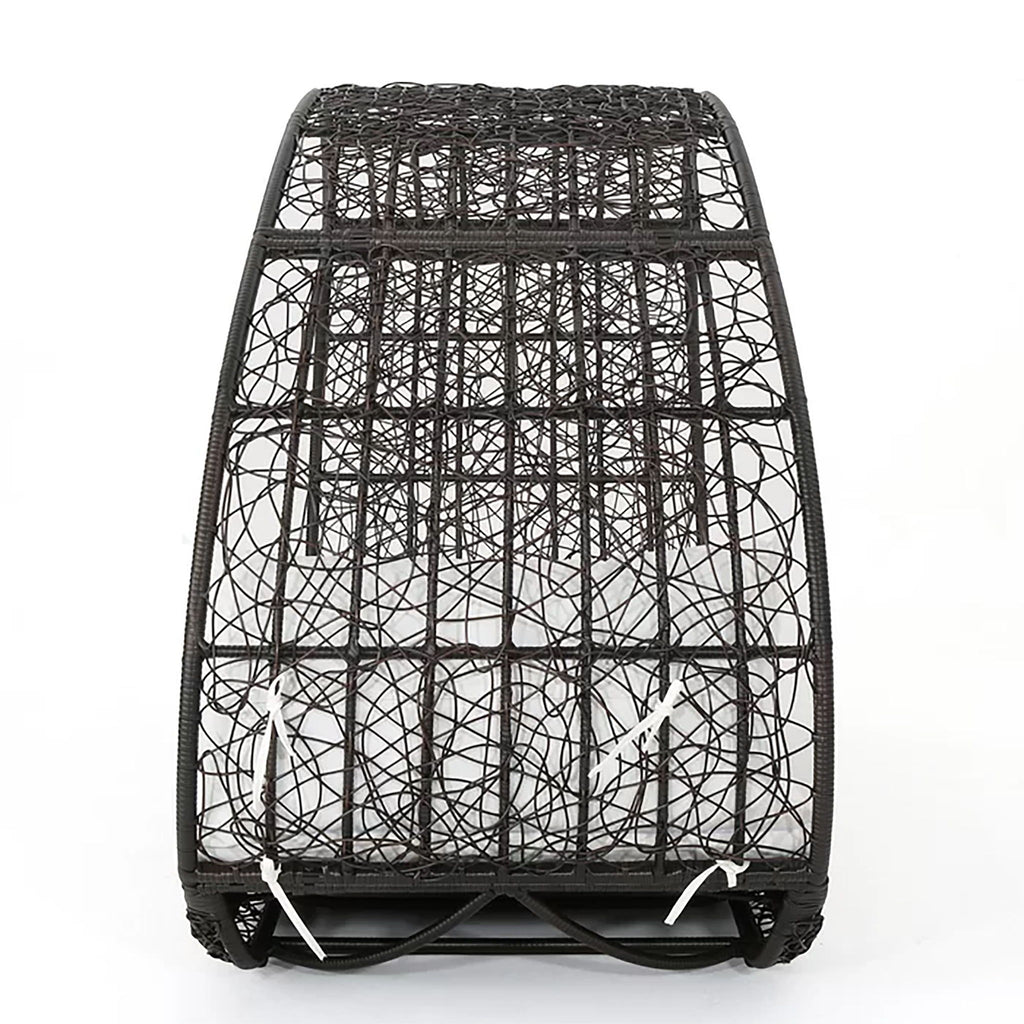 Abigal - Outdoor Wicker Daybed With Cushion