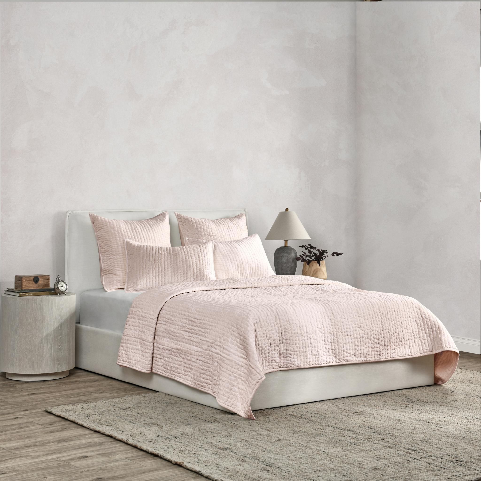 Bari - Velvet Quilt Set