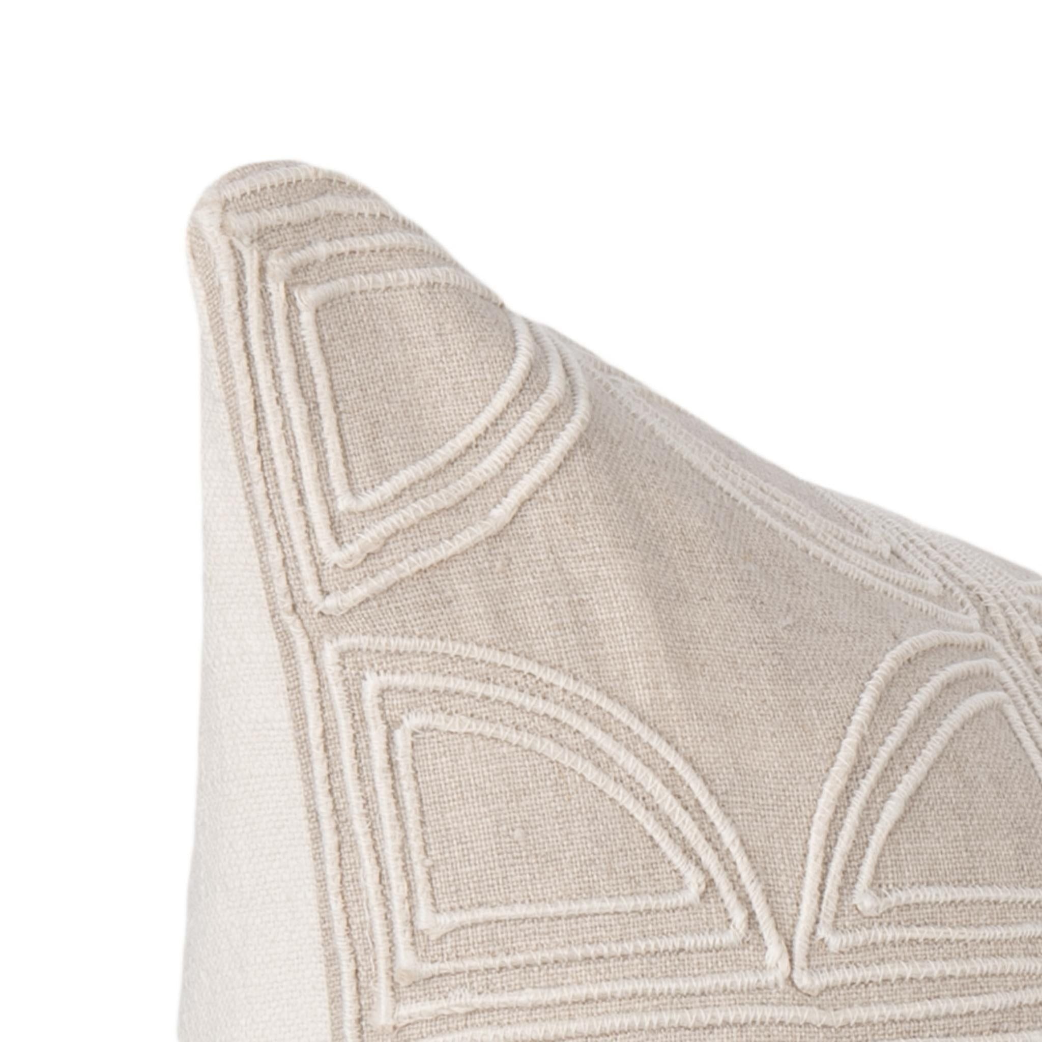 Elea - 22" x 22" Pillow