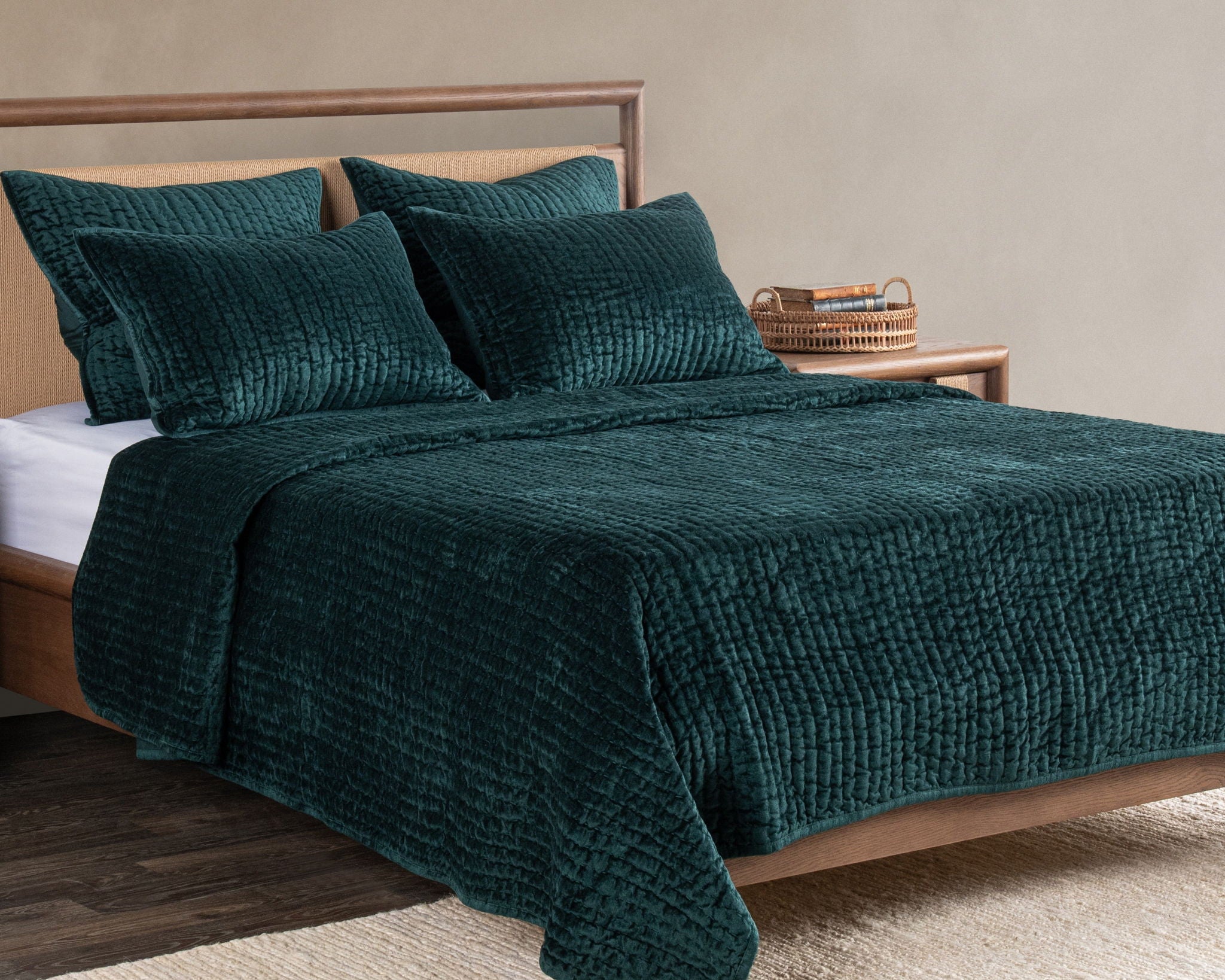 Bari - Velvet Quilt - Emerald