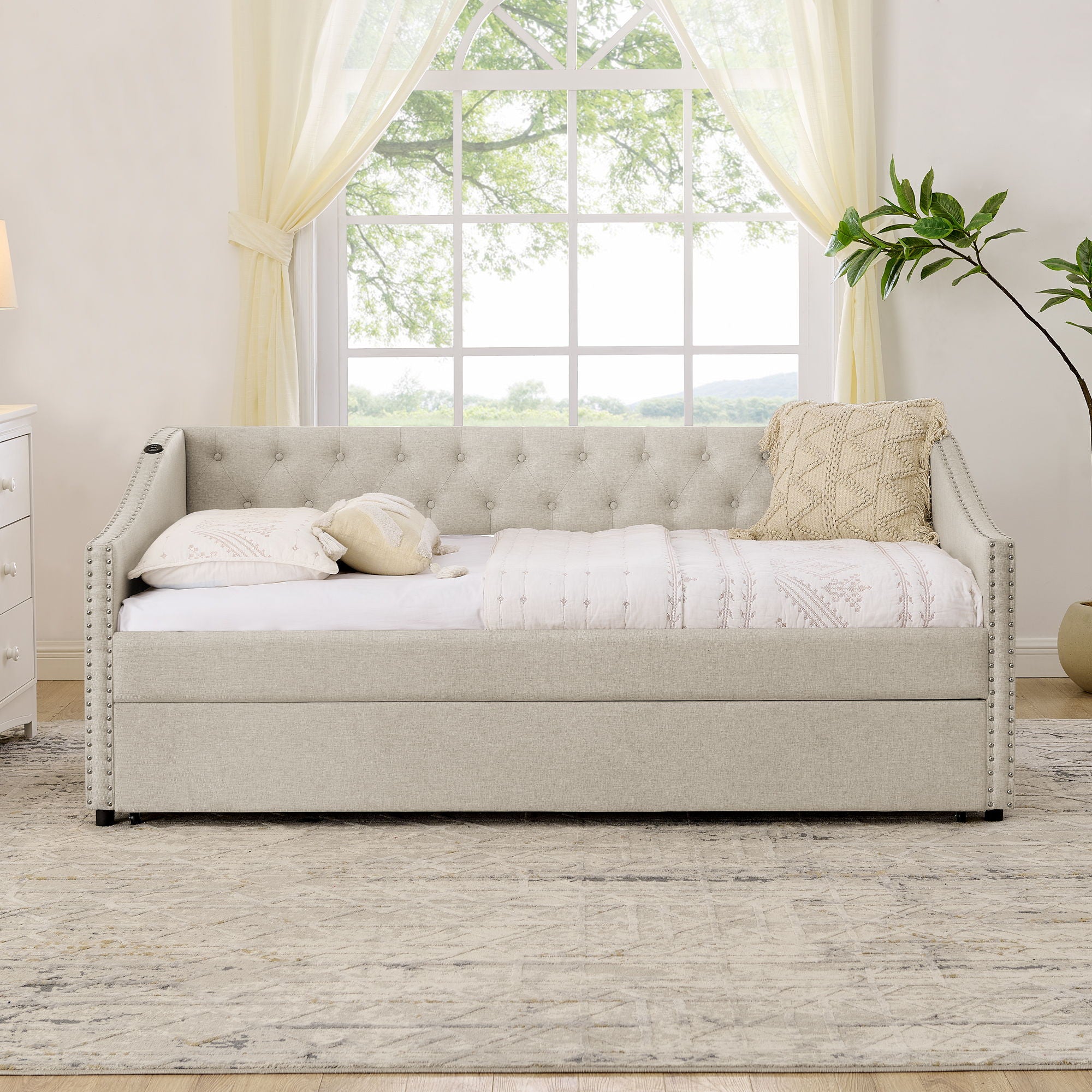 Upholstered Daybed With USB Charging & Pull Out Bed