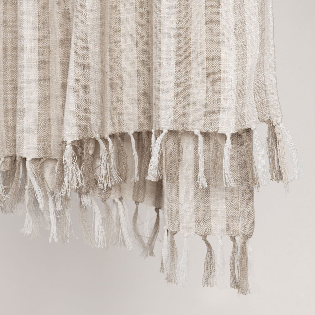 Linna - 50" x 70" Throw - Ivory / Natural