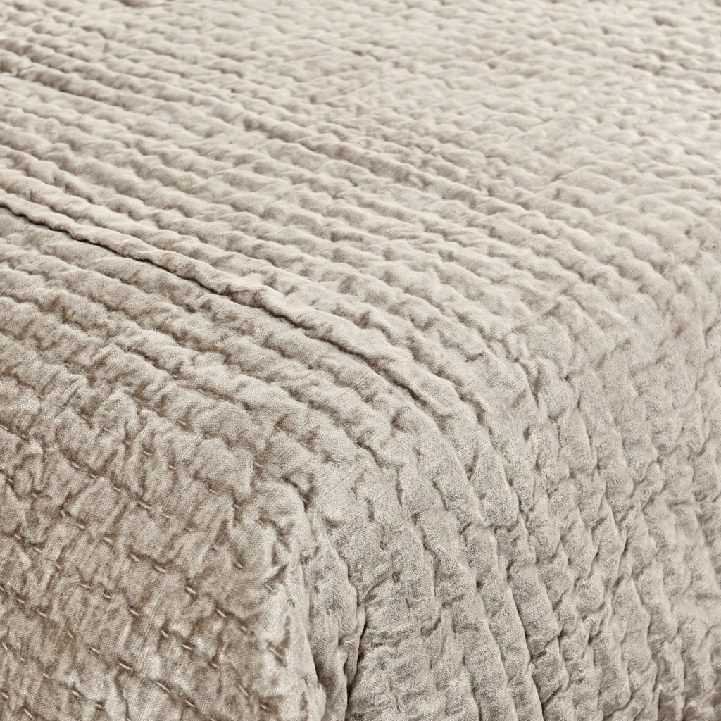 Bari - Velvet Quilt Set