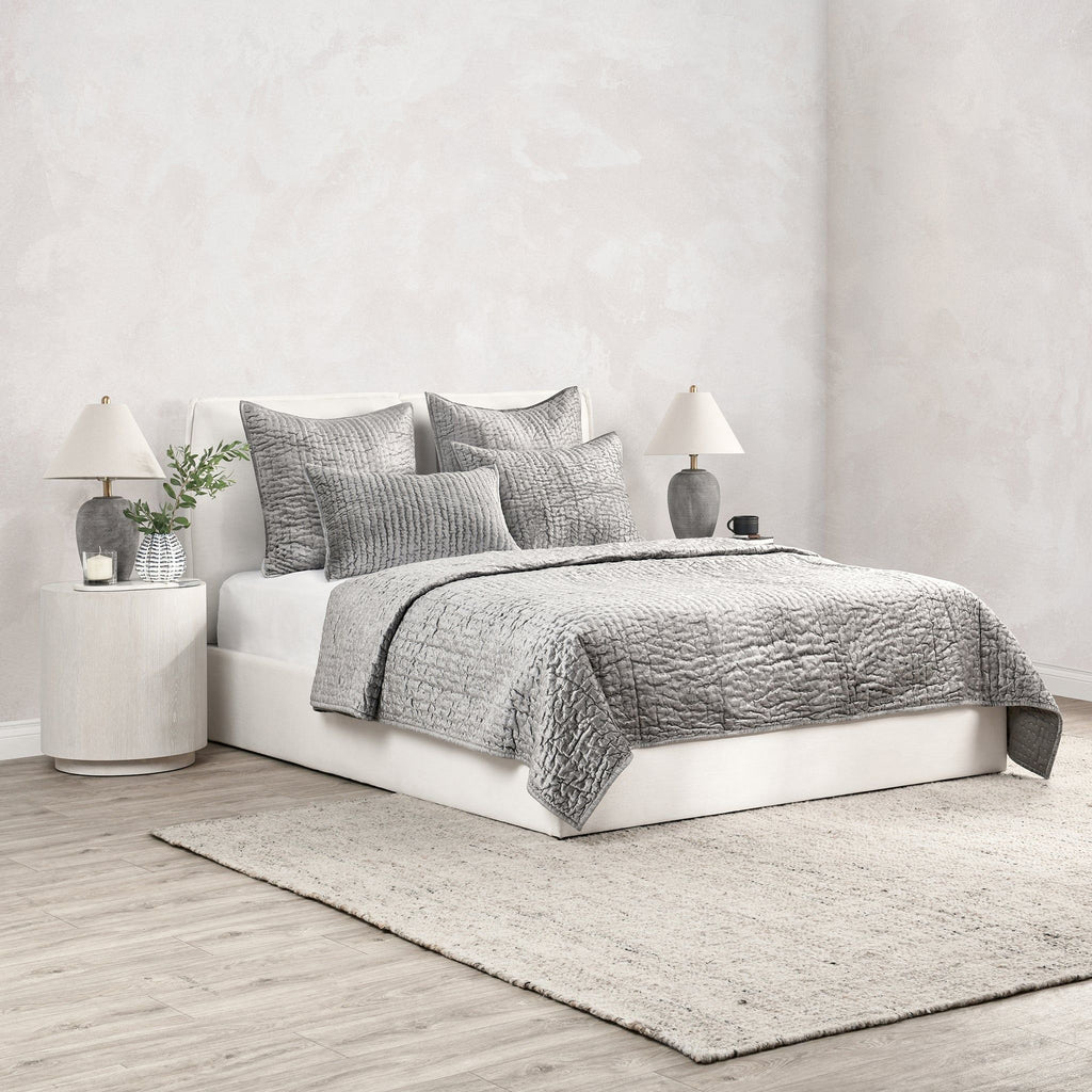 Bari - Velvet Quilt Set