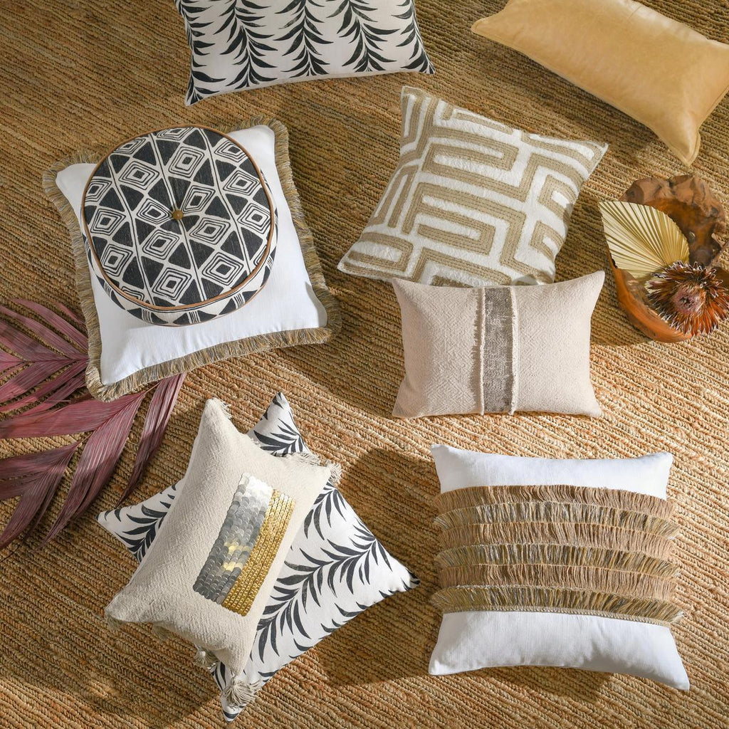 Villa Classics - Mateo 22" x 22" Pillow - Metallic Gold / Ivory