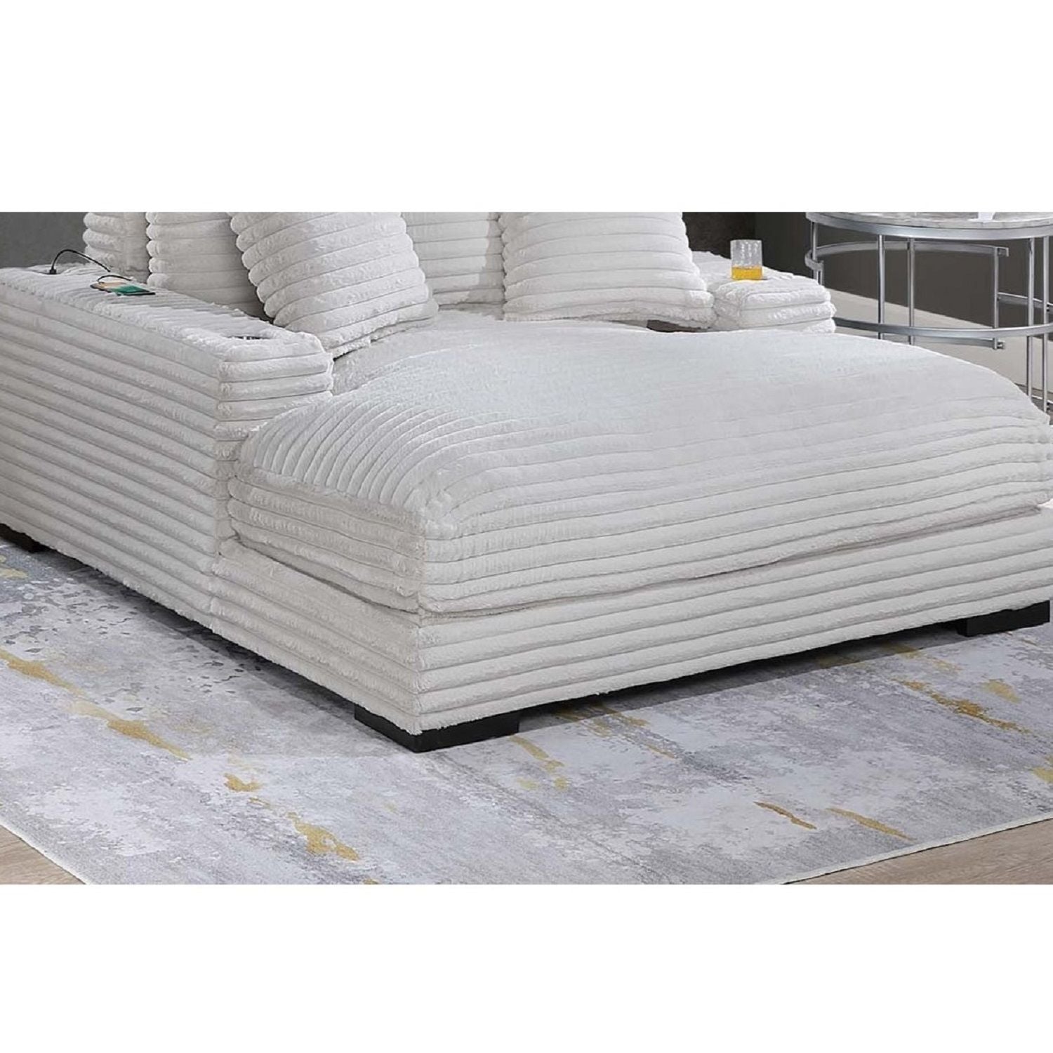 Chaise Lounge With 2 Cup Holders And USB Ports